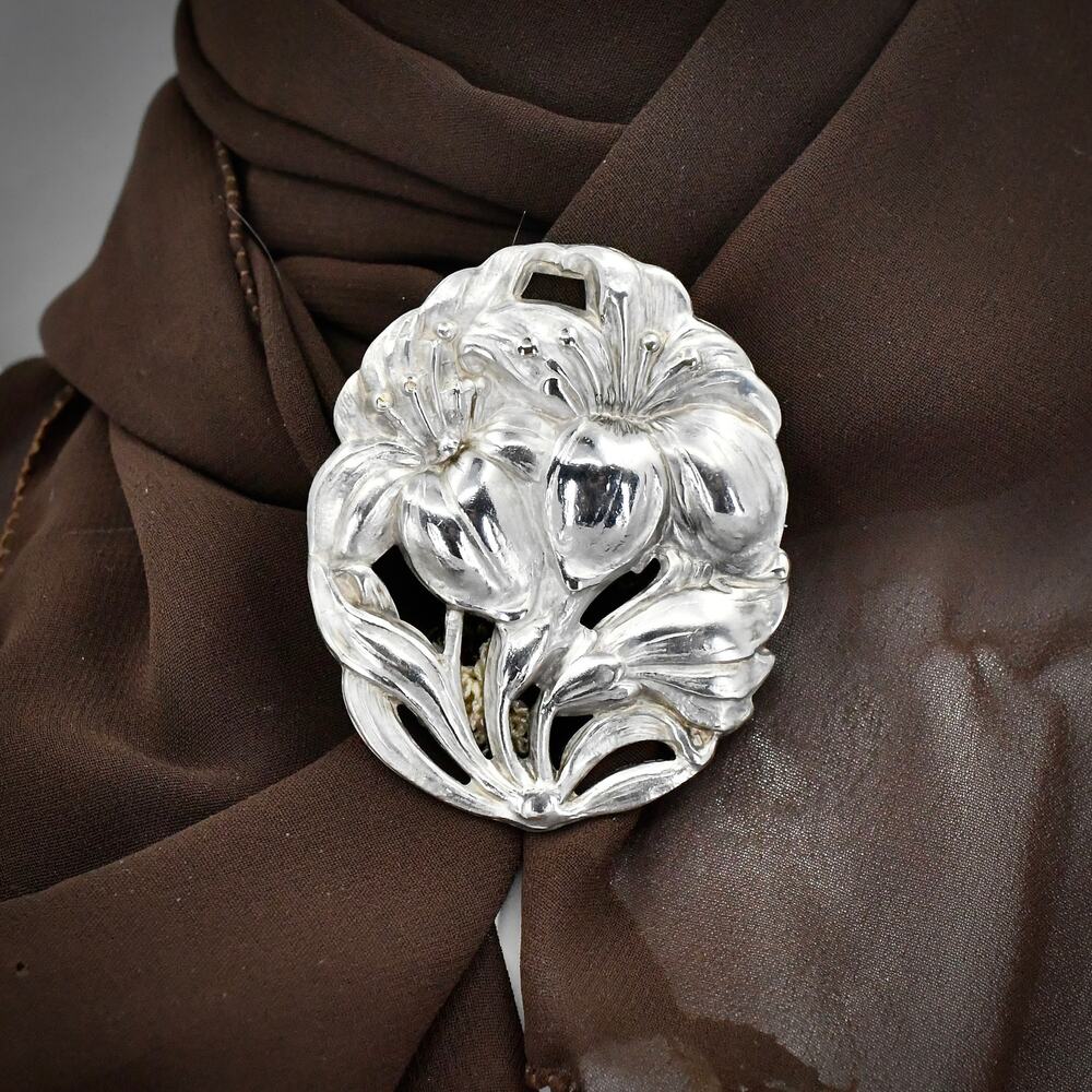 Vintage Art Nouveau Repouss Floral Design Lily St. Anthony Mark Catholic Brooch
